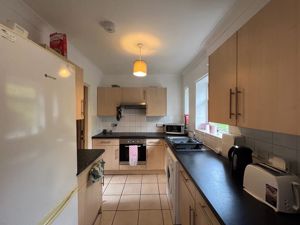 KITCHEN - click for photo gallery